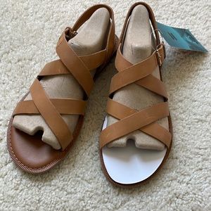 tom’s brown sandals
